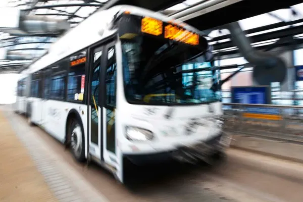 blured_bus.png