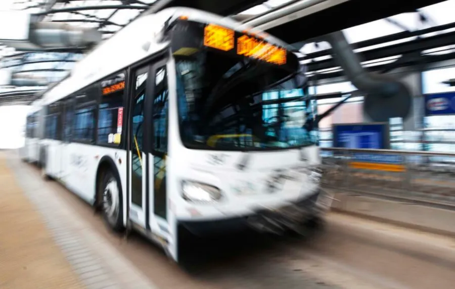 blured_bus.png